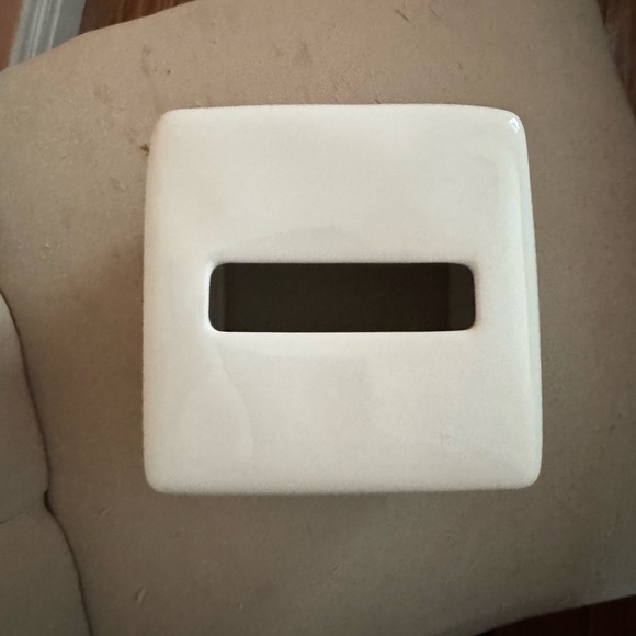 Rae Dunn Artisan Collection Tissue Box - Picture 2 of 5